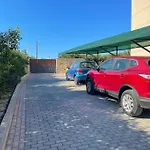 New Apt Close To Medical Center With Garden